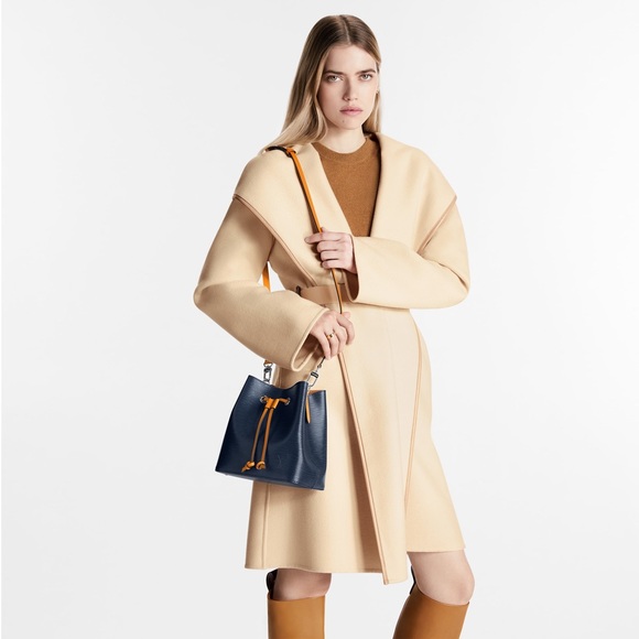 LOUIS VUITTON
Epi Neonoe BB - Picture 2 of 12